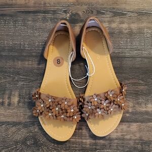 NWOT Andiamo Brown Flower Flat Sandal Size 8